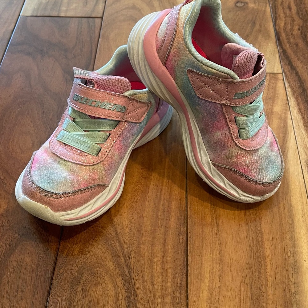 Skechers Toddler Girl Sneakers size 6